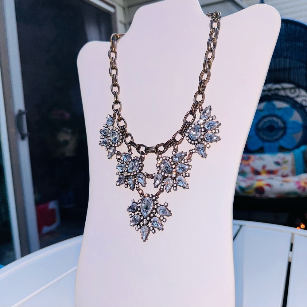 Rhinestone statement necklace - Picture 4 of 11